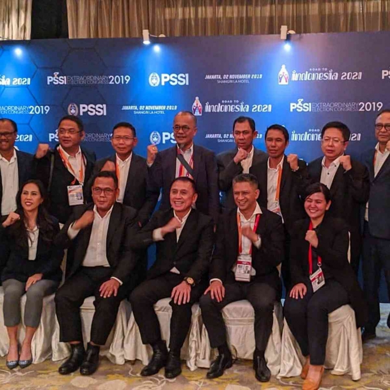 Jajaran pengurus PSSI usai melakukan rapat Komite Eksekutif pada Kamis kemarin (twitter/Extra Time Indonesia)