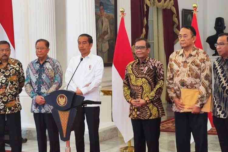Presiden Joko Widodo saat mengumumkan 12 peristiwa pelanggaran HAM berat. Foto: Kompas.com