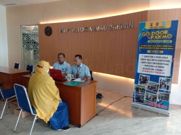 Pelayanan petugas SAMSAT Kota Yogyakarta di Hall Kampus Utama Universitas Ahmad Dahlan (UAD) (Foto: Royan Agil Nugroho)