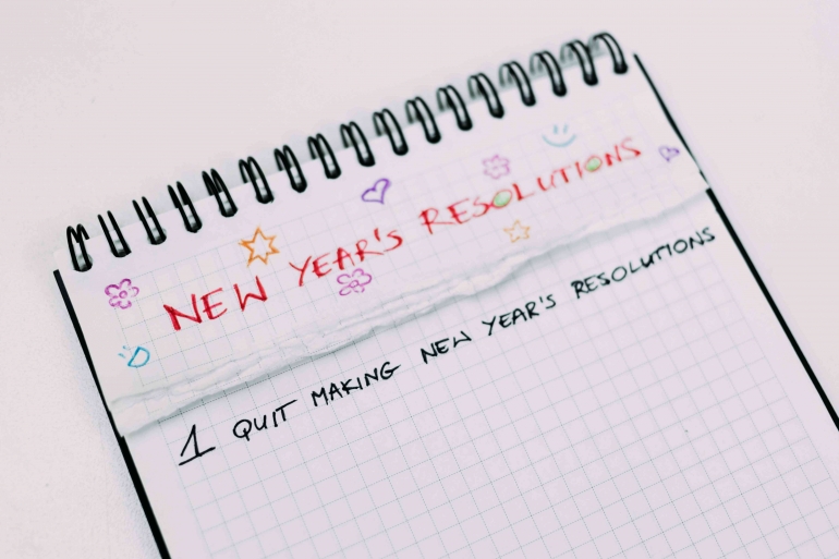 Menyusun resolusi tahun baru (photo by freestocks/pexels.com)