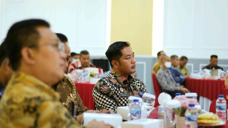 Kepala Lapas Yogyakarta, Soleh JS, tampak menyimak pemaparan Irwil V.| Foto: Husni/ Humas Lapas Jogja