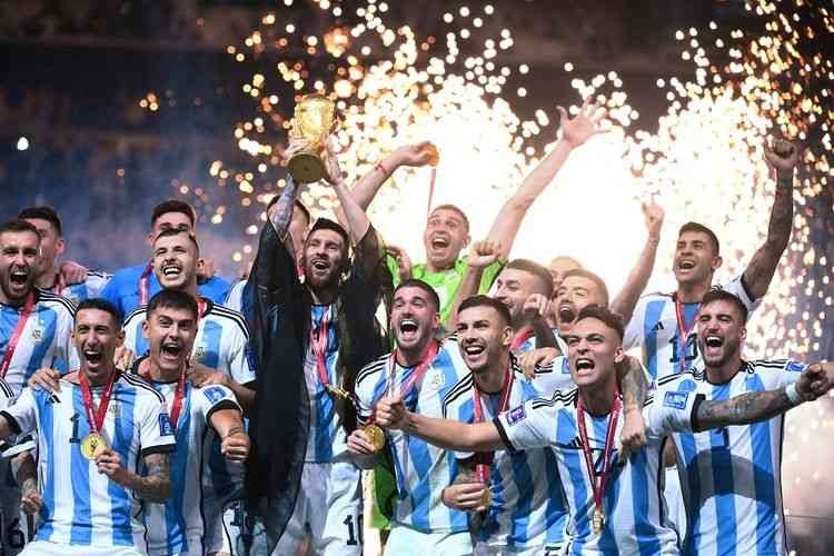 Selebrasi Argentina saja juara Piala Dunia 2022. foto: afp/franck fife dipublikasikan kompas.com