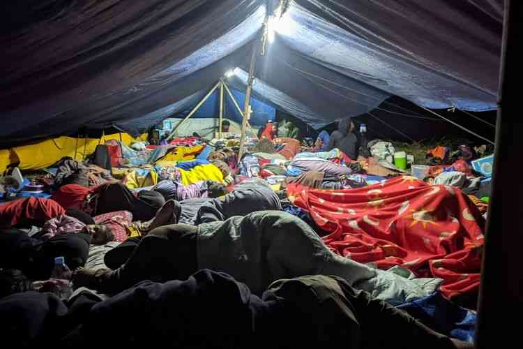 ilustrasi para korban gempa ditenda-tenda (Sumber:kompas.com)