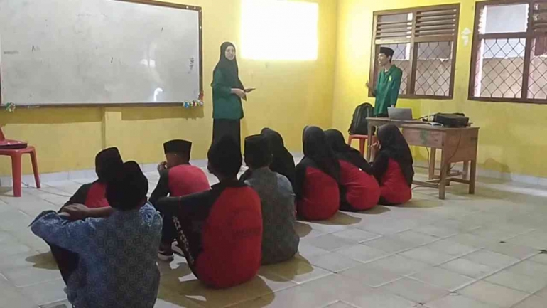 Proses pembelajaran kelas IX Mts Nurul Huda (Dok. pribadi)