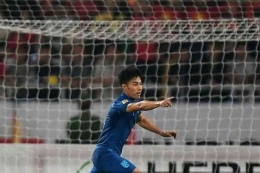 Sarach Yooyen pemain Thailand yang mencetak gol ke gawang Vietnam di leg pertama FinalAFF 2022 (Foto AFP/Nhac Nguyen via Kompas.com).  