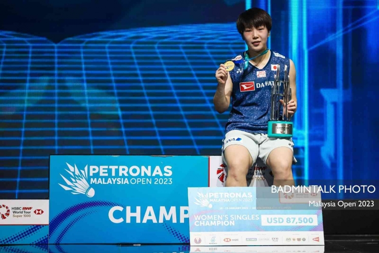 Akane Yamaguchi berhasil naik podium di turnamen Petronas Malaysia Open 2023 (sumber foto : akun twitter @badmintalk) 