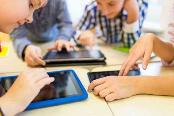 Guru Perlu mendorong pemaksimalan pelajar saat menggunakan media sosial dengan Literasi Digital. (dok iStock via Kompas.com)