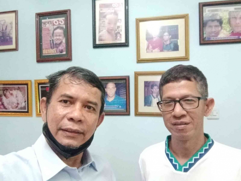Fadil Syukri (kiri) bersilaturahim ke rumah penulis. foto dok pribadi.
