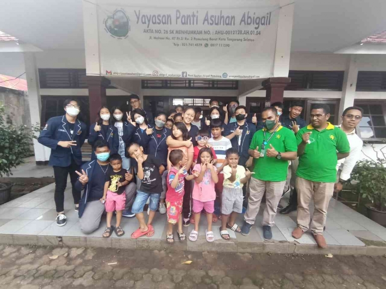 OSIS SMA Amore Prime School bersama Pengajar dan anak-anak Yayasan Panti Asuhan Abigail Tangerang | Foto; Mister Prabu