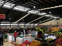 Image:Di Pasmod Bintaro tersedia berbagai pilihan kebutuhan pokok terutama bahan-bahan makanan (Photo by Merza Gamal)