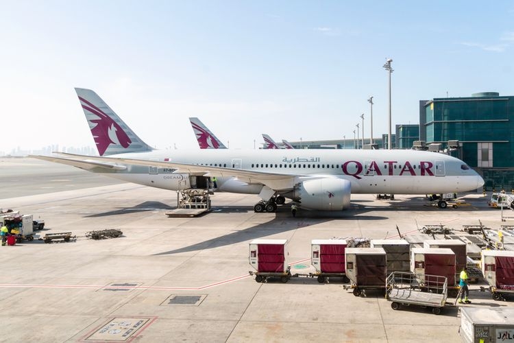 Pesawat Qatar Airways di Bandara Internasional Hamad di Doha, Qatar.| Shutterstock/Nuamfolio via Kompas.com