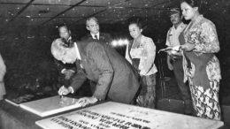 Presiden Suharto meresmikan TMII pada tahun 1978. Sumber: Perpusnas