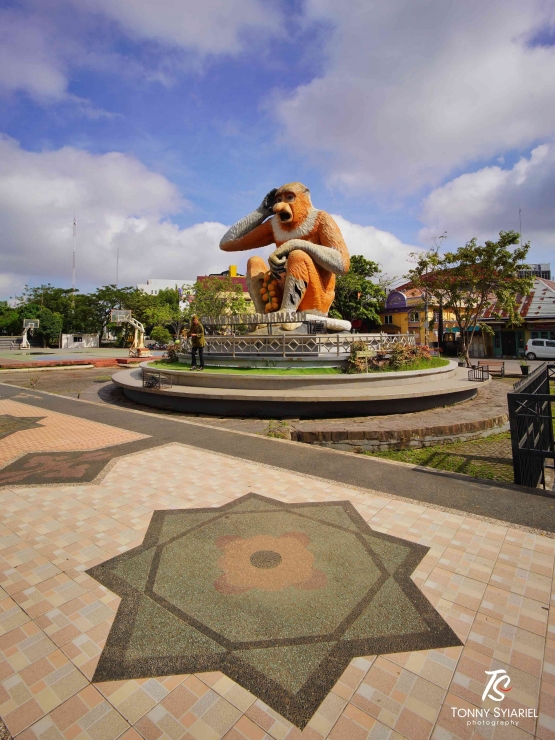 Patung Bekantan, Banjarmasin. Sumber: dokumentasi pribadi