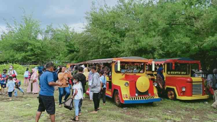 Kereta mini wisata. Foto by Hipwee