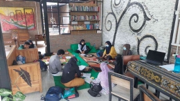 Ruang belajar bersama untuk anak-anak desa