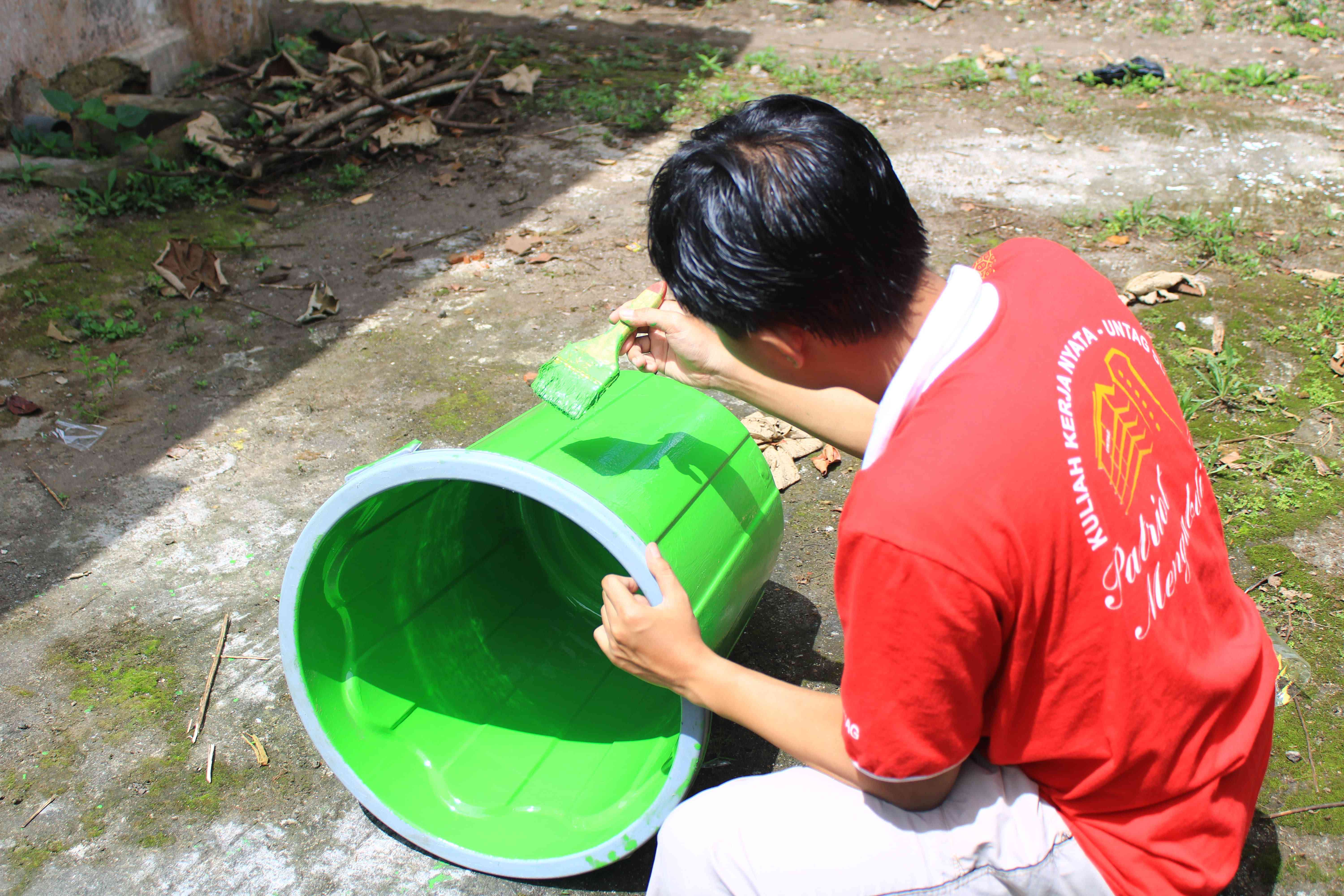 Mahasiswa KKN UNTAG Surabaya: Pengadaan Tempat Sampah Organik Dan ...