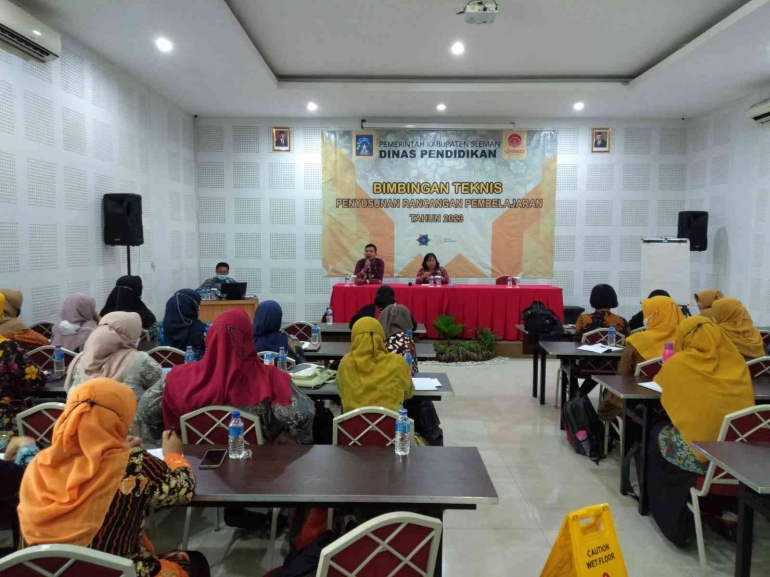Paparan Materi dari Narasumber (Dok. Pribadi)
