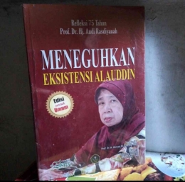 Buku tentang kiprah Prof Rasdiyanah (repro Nur Terbit dari webs UIN Alauddin)