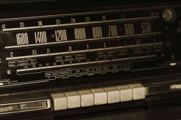 Ilustrasi Radio Kuno (Sumber: Pixabay)