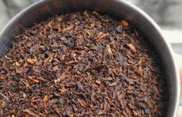 Image: 1 cangkir daun teh kering
