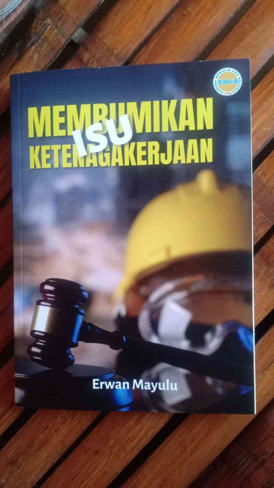 Buku Erwan Mayulu (foto Nur Terbit)