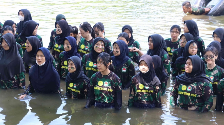 siswa berendam di sungai/dokpri