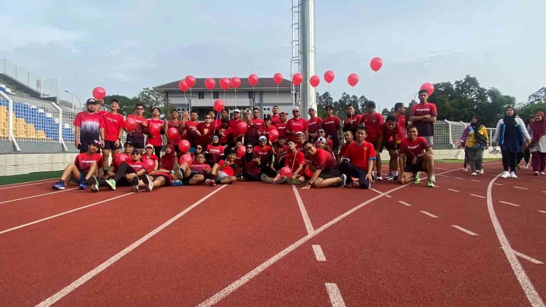 Foto bersama di Stadion Benteng Reborn. Sumber: Fadly/TNG Runners
