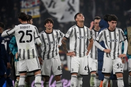 Klub Serie A Juventus mendapat hukuman pengurangan 15 poin karena dinyatakan bersalah dalam kasus pelanggaran finansial transfer klub. Foto: AFP/Franck Fife via Kompas.com