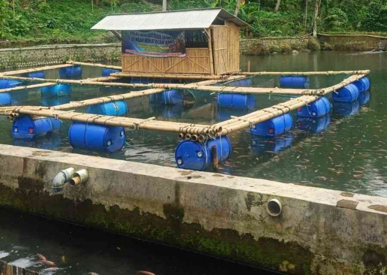 Telaga Cileueweung yang kini diperuntukkan sebagai sarana budidaya bermacam-macam ikan (Dokpri)