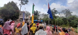 Antusiasme masyarakat Gunung Katun, Kec Baradatu, Way Kanan, Lampung menonton atraksi Jaran Kepang di Dusun Semoga Jaya (dok pribadi)