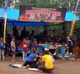 Turonggo Purbo Sejati, salah satu paguyuban Jaran Kepang yang sering ditanggap dalam acara di Gunung Katun, Baradatu (dok pribadi)