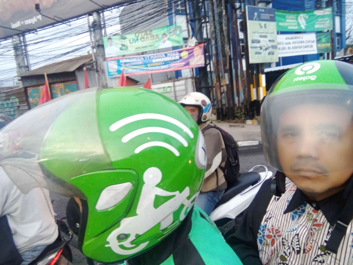 Omjay naik gojek motor/dokpri