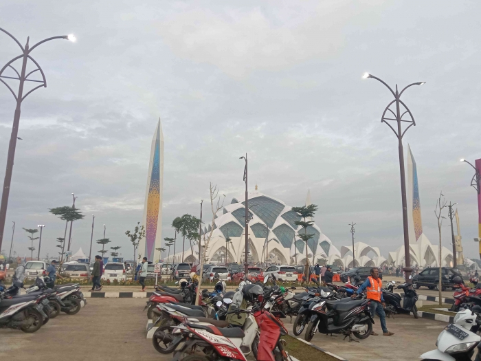 Halaman parkir masjid/dokpri