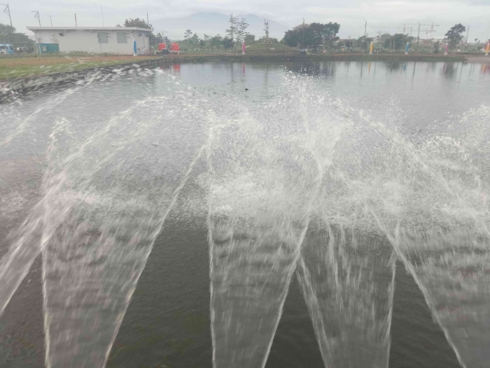 Air mancur di depan masjid/dokpri