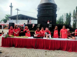 Walikota Semarang demo masak dalam rangka peresmian tugu dandang di Kelurahan Purwosari Mijen (foto:dok.pribadi)
