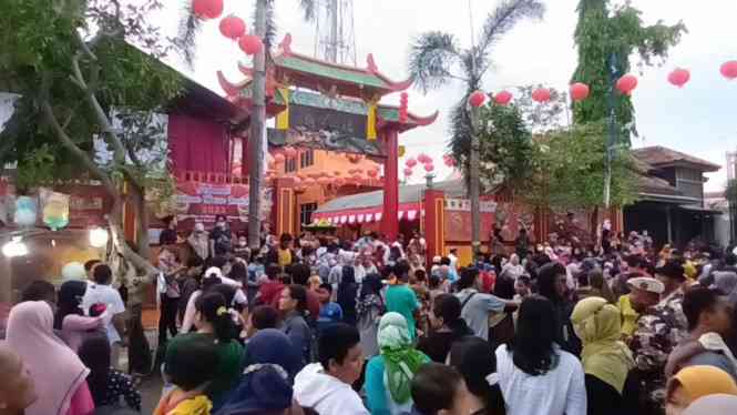 Suasana pasar Imlek di Pati (Sumber gambar: tvOneNews.com)