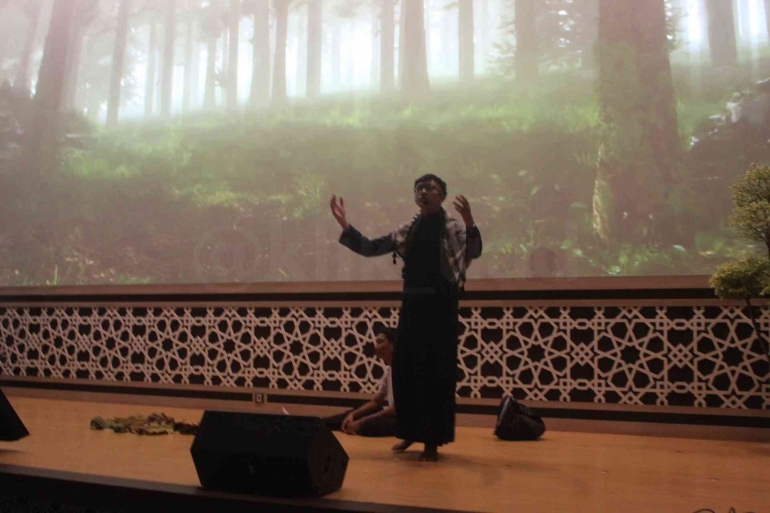 Pementasan Layla Majnun oleh Teater Masrohiyatul Jaudah (Masdah) Prodi BSA Universitas Ahmad Dahlan (UAD) (Foto: Istimewa)