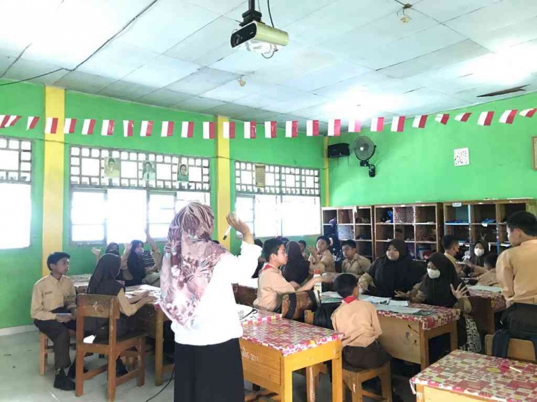 Praktik mengajar PPG Prajabatan Universitas Jambi, Sumber: Novita Sari