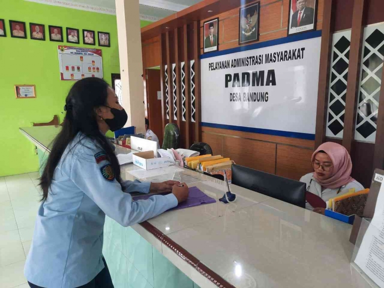 Putri PK Bapas Surakarta Kunjungi Aparat Desa Bandung, Ngrampal Sragen (24/01). Dok. Humas Bapas Surakarta