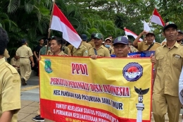 Persatuan Perangkat Desa Indonesia (PPDI) menggelar aksi demonstrasi di kawasan Gedung DPR/MPR, Jakarta Pusat, Rabu (25/1/2023). Foto: Kompas.com/Zintan Prihatini