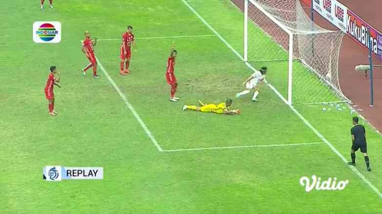 Gol Rasyid Bakri di menit akhir laga Persija Jakarta vs PSM Makassar. Sumber Gambar: video.com