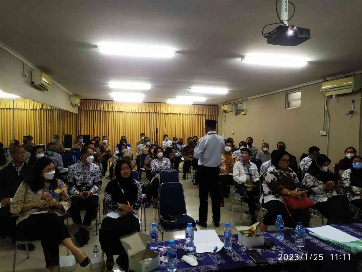 Ilustrasi Gambar. Kepala SMA Negeri dan Swasta Jakarta Barat I mengadakan workshop Refleksi IKM (Dok.Pri)