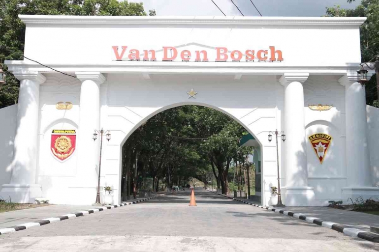 Gerbang Benteng Van Den Bosch atau Benteng Pendem Ngawi (Pemerintah Kabupaten Ngawi)