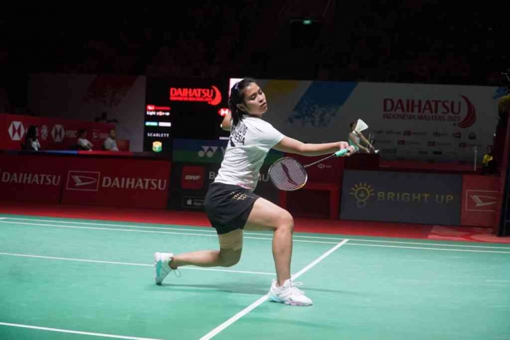 Gregoria Mariska Tunjung beraksi pada 16 besar menang atas He Bing Jiao (Foto PBSI). 