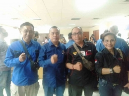Ketua PWI Jaya, Sayid Iskandarsyah (kedua dari kiri) bersama sebagian peserta orientasi (foto dok Nur Terbit)