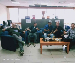 Dari kiri ke kanan: Iqbal, Nur Terbit, Siswanto, Satria, Erwan Mayulu (foto dok Nur Terbit).