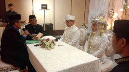 Prosesi akad nikah adalah peristiwa sakral harus khusyuk dan khidmat (Sumber gambar: Hamim Thohari Majdi) 