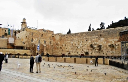 Suasana di sekitar Western Wall saat Yom HasHoah di Yerusalem (Dokumentasi pribadi)