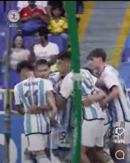 Timnas Argentina U20 merayakan gol ke gawang Peru di CONMEBOL U20. Argentina menang 1-0. (Foto: IG CONMEBOL) 