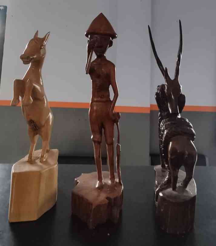 Hasil kerajinan ukiran kayu buatan Bapak Abdurrahman